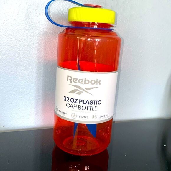 🔥Reebok 32 oz plastic cap bottle New - Picture 1 of 4